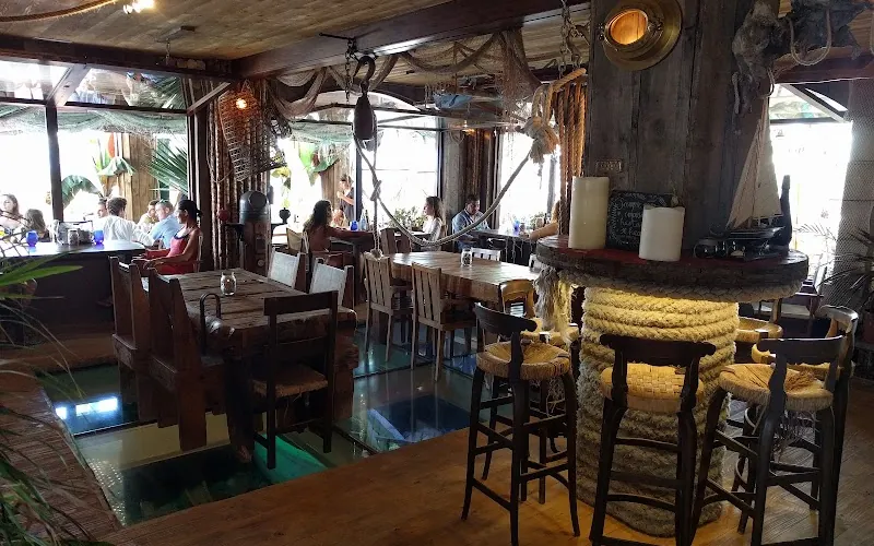 On The Beach Ibiza - Restaurant with a beachy style in Cala San Vicente