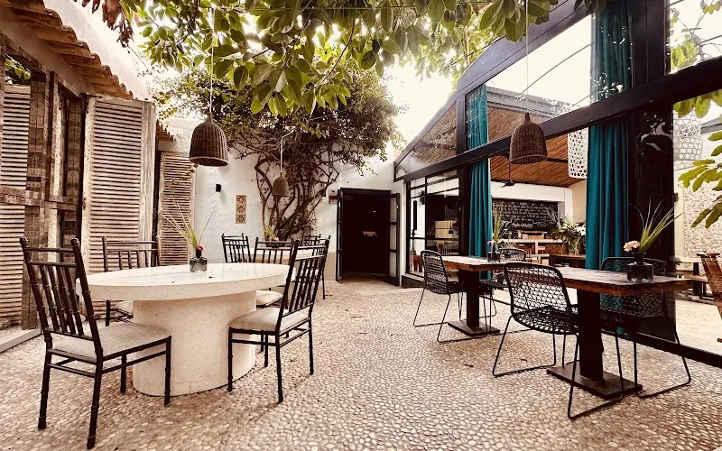 The Giri Café
