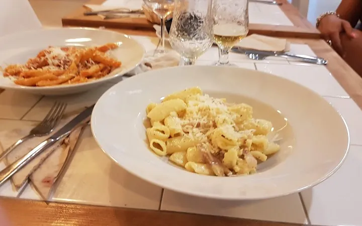 YENUINA - Gastronomia Mediterranea - Pasta Fresca y Carne a la Brasa