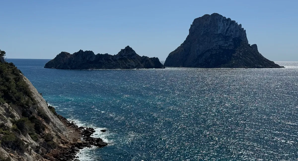 Es Vedrà – der magische Felsen vor Ibizas Westküste