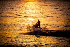 Ibiza Jetski fahren in den Sonnenuntergang